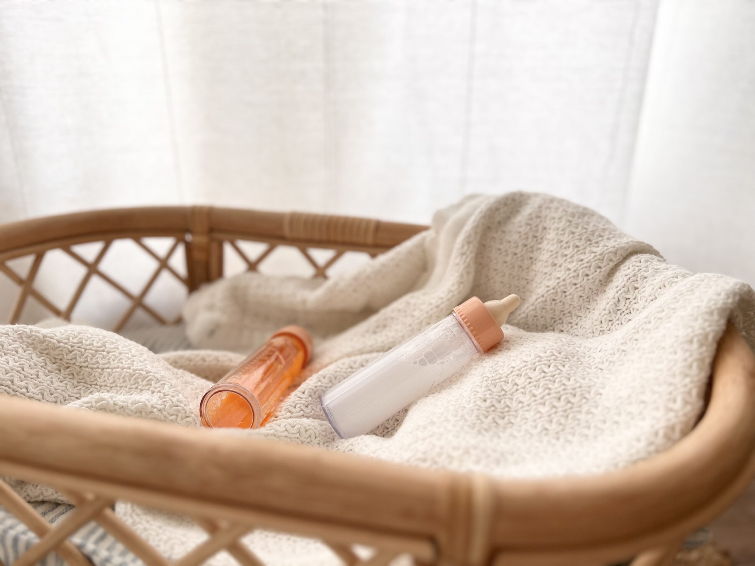 le-beguin-de-charlie-poupee-concept-store-tours- biberon magique tiny Harlow poupee concept store tours accessoire jeux jouet minikane