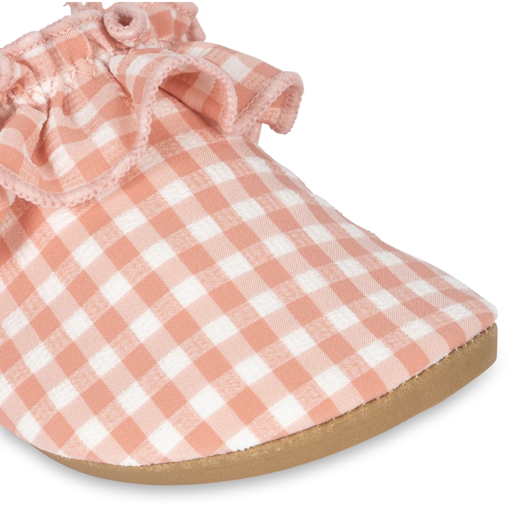 chaussons-nage-vichy-konges-slojd-le-beguin-de-charlie-concept-store-tours3 chaussons de nage eau vacances séjour valise été nager se baigner baignade piscine mer rivière rocher marcher glissade konges concept store enfant bebe Tours Indre et Loire le béguin de Charlie vichy rose