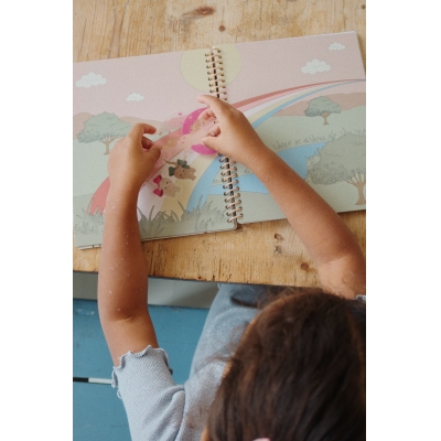 konges-cahier-stickers-le-beguin-de-charlie-concept-store-tours cahier autocollants stickers activité book livre a activité crayon coller colle occupation konges enfants concept store bebe petits jeu jeux activity amuser le béguin de Charlie Tours centre de tours Indre et Loire parents famille créatif loisir