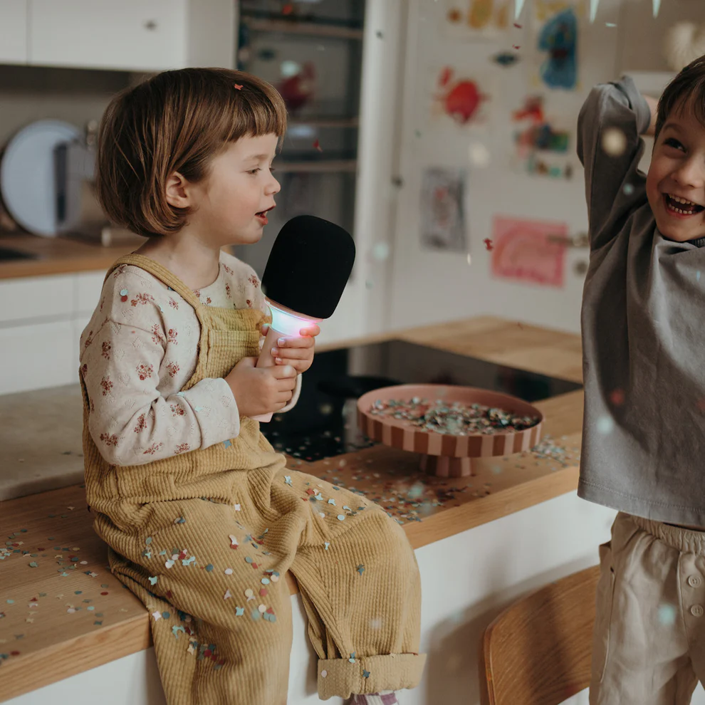 kidywolf-micro-karaoke-le-beguin-de-charlie-07398-2.jpg micro pour karaoké adapté aux enfants de la marque Kidywolf idée de cadeau de Noel pour la famille chez le béguin de Charlie à Tours