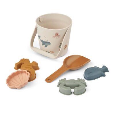 set de plage en silicone Gilma avec moules pelle et sceau - de la marque Liewood - disponible en ligne et en boutique chez Le béguin de Charlie à Tours
