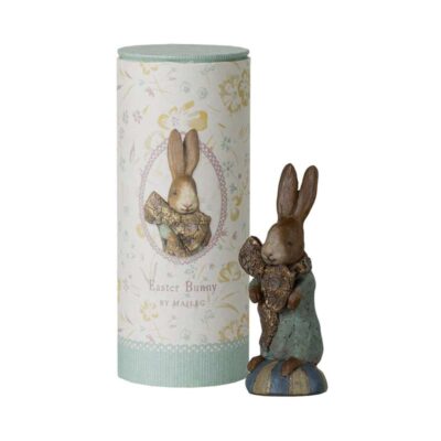 lapin de pâques en figurine rangé dans une jolie boite cartonné - marque Maileg - disponible en ligne et en boutique chez Le béguin de Charlie à Tours