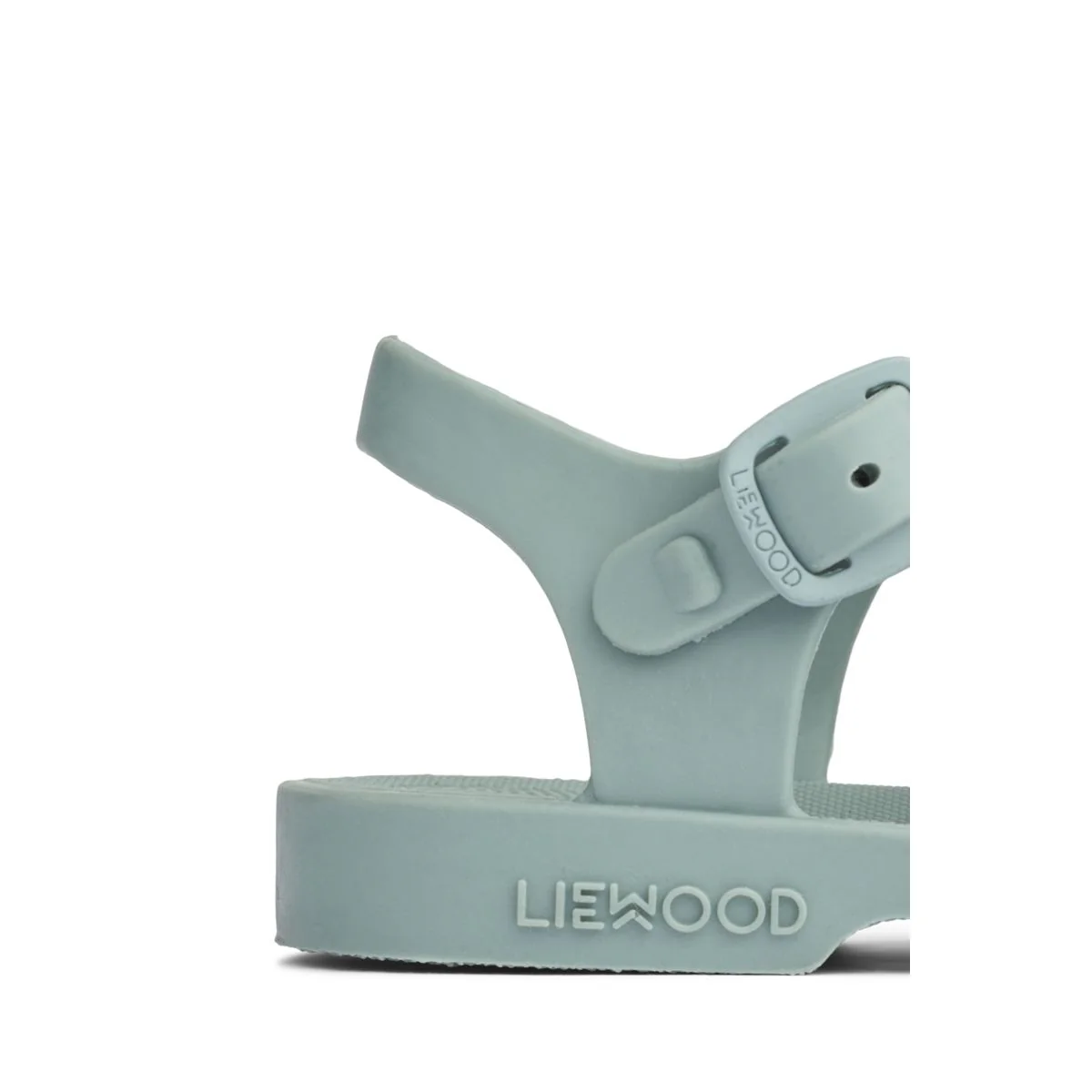 attache-sandales-de-plage-peppermint-liewood-le-beguin-de-charlie sandales de plage pour bébés et enfants - accessoire en silicone couleur peppermint pour les vacances, la mer et la piscine - marque Liewood - disponible ne ligne et en boutique chez Le béguin de Charlie à Tours