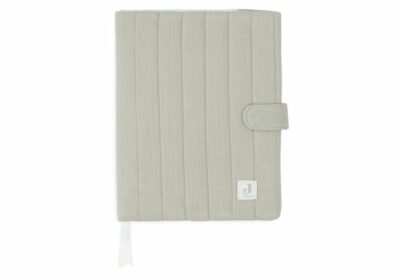 protège carnet de santé en gaze de coton / Olive green - idée cadeau de naissance - de la marque Jollein - disponible en ligne et en boutique chez Le béguin de Charlie à Tours