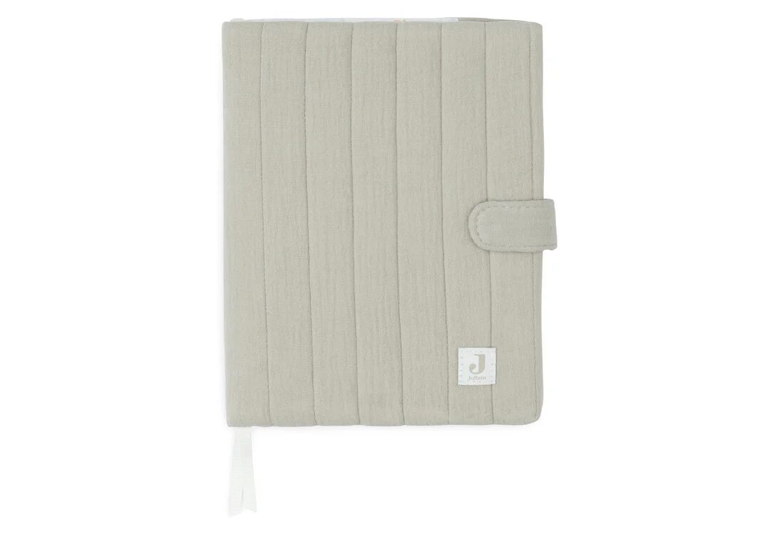 protege-carnet-de-sante-olive-green-jollein-le-beguin-de-charlie protège carnet de santé en gaze de coton / Olive green - idée cadeau de naissance - de la marque Jollein - disponible en ligne et en boutique chez Le béguin de Charlie à Tours