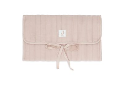 tapis à langer nomade couleur wild rose green pour bébés et parents - idées de cadeau de naissance - marque Jollein - disponible en ligne et en boutique chez Le béguin de Charlie à Tours