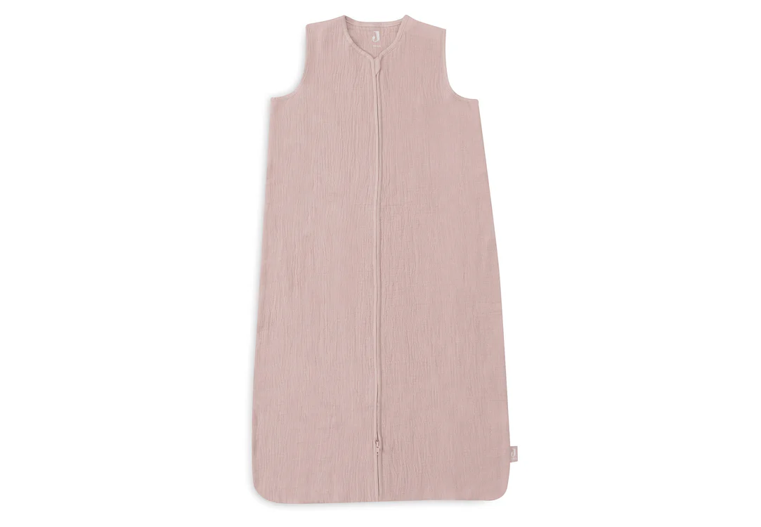 gigoteuse-wilde-rose-jollein-le-beguin-de-charlie gigoteuse en gaz de coton couleur Wilde rose pour bébé - cadeau de naissance - de la marque Jollein - disponible en ligne et en boutique chez Le béguin de Charlie à Tours