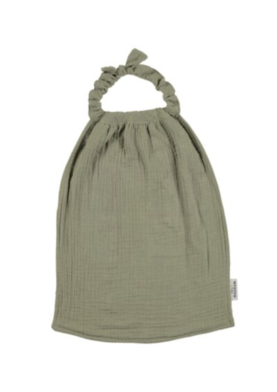 serviette de cantine en gaze de coton vert olive pour enfants et bébés à l'école - rentrée scolaire - de la marque Atelier Wagram - disponible en ligne et en boutique chez Le béguin de Charlie à Tours