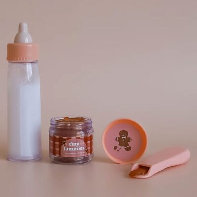 coffret de Noel avec biberon et petit pot gout pain d'épice thème Noël - petit pot et biberon pour poupées - de la marque Tiny Harlow - disponible en ligne et en boutique chez Le béguin de Charlie à Tours