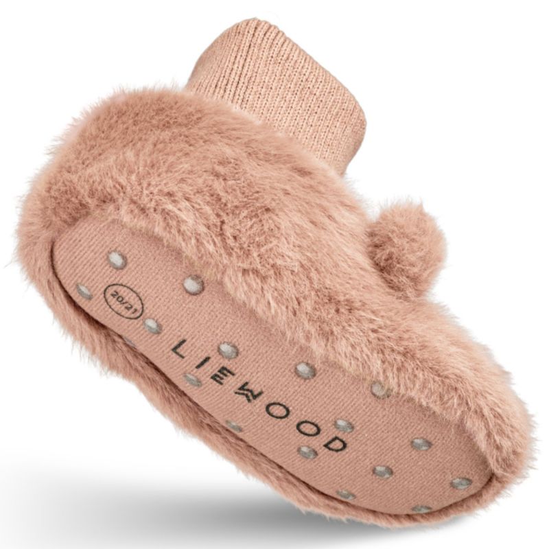 chaussons-bebe-peluche-beth-rose-liewood-le-beguin-de-charlie chaussons peluche ours rose - chaussons Beth Liewood - idée cadeau de naissance - accessoire et mode pour bébés - disponible en ligne et en boutique chez Le béguin de Charlie à Tours