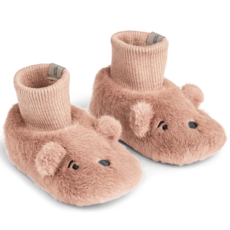 chaussons-beth-ours-rose-liewood-le-beguin-de-charlie chaussons peluche bebe ours rose - chaussons Beth de la marque Liewood - idée cadeau de naissance - accessoire et mode pour bébés - disponible en ligne et en boutique chez Le béguin de Charlie à Tours