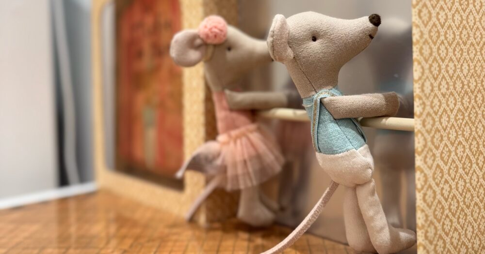 souris danseuses dans le studio de danse nomade Maileg