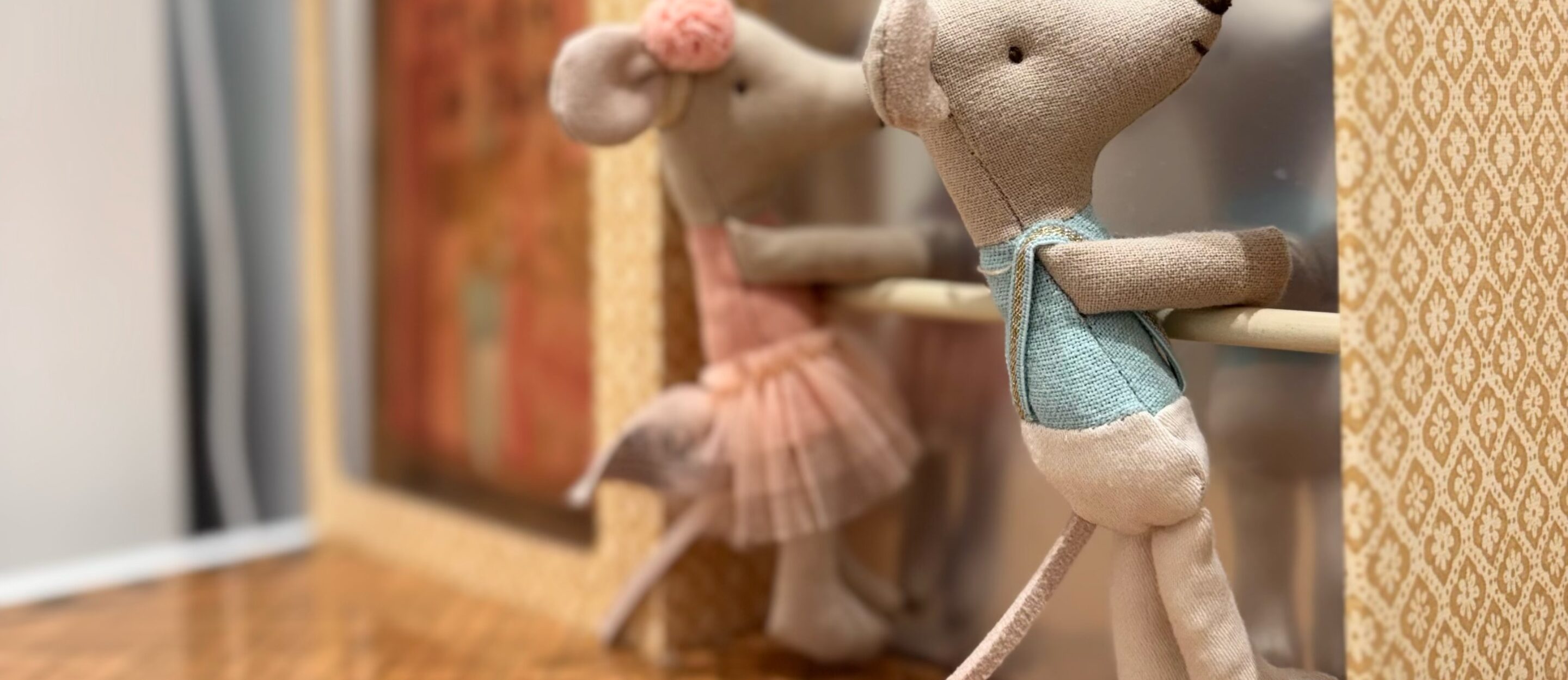 souris danseuses dans le studio de danse nomade Maileg