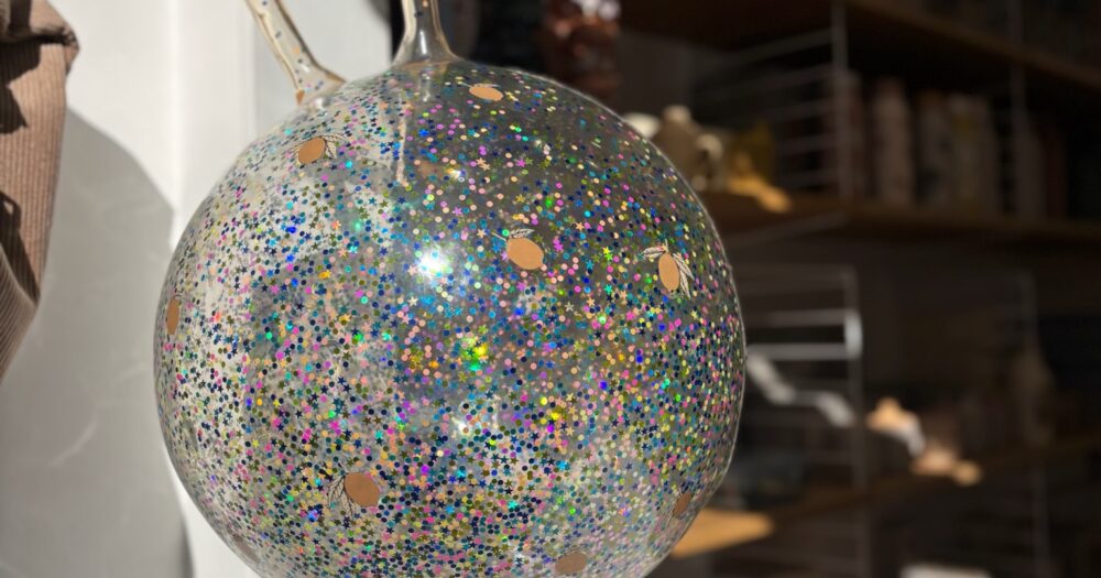 Ballon sauteur à paillettes motif citron de la marque Konges Slojd