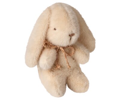 mini lapin peluche crème pour enfant de la marque Maileg chez Le béguin de Charlie