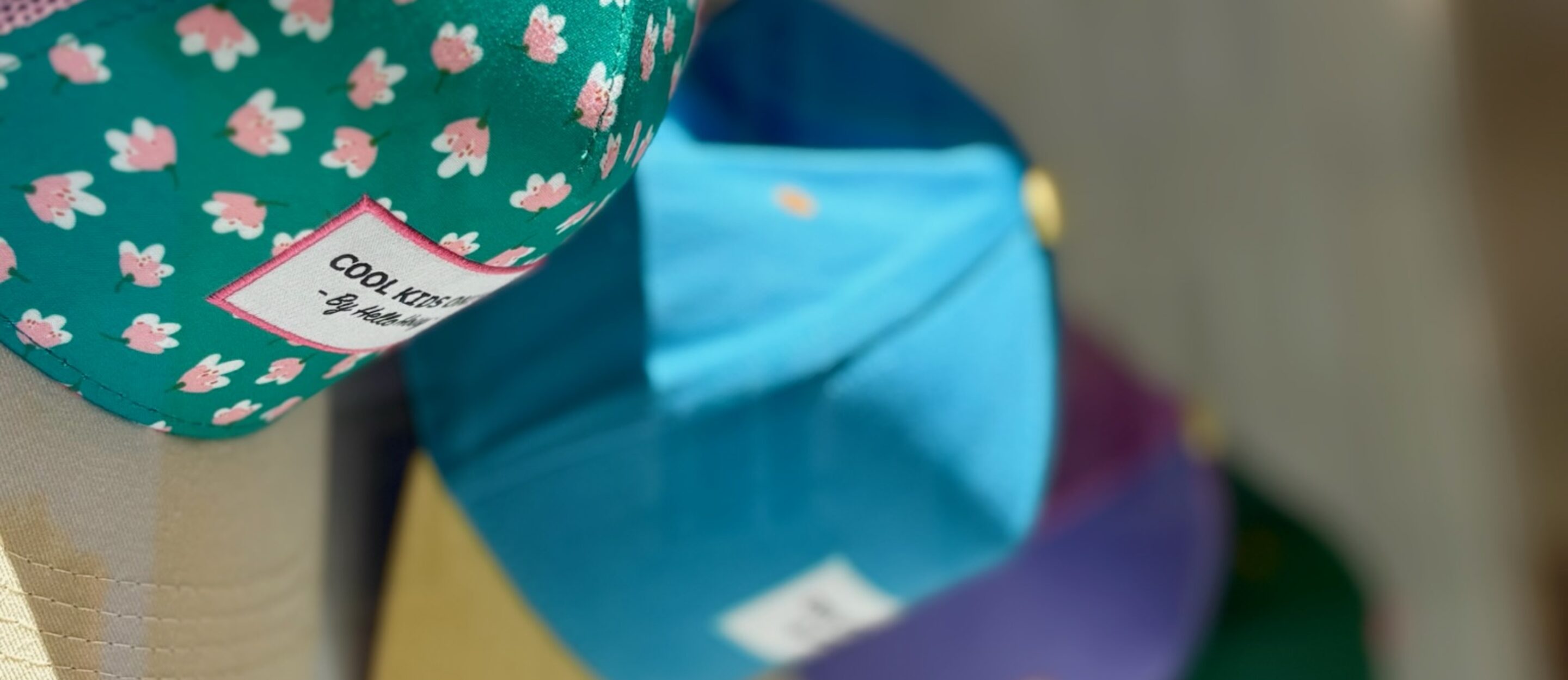 casquettes Hello Hossy pour enfants et adultes chez Le béguin de Charlie