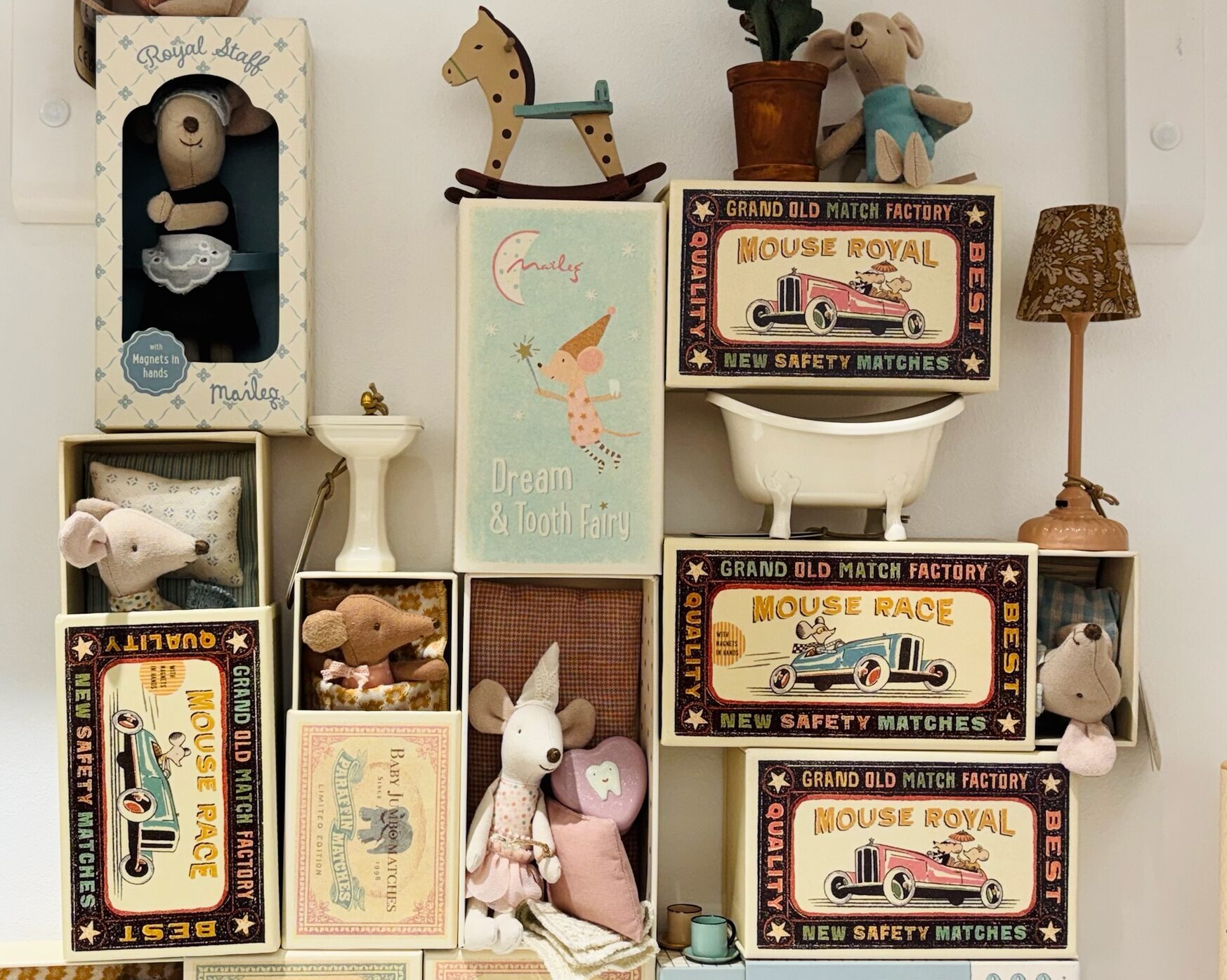 petites souris Maileg dans leurs boites figurine déco et jeu de collection
