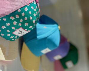 casquettes enfant et adulte de la marque Hello Hossy