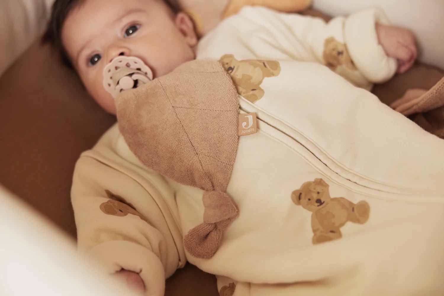 gigoteuse hiver et mi-saison bébé avec manches amovibles et motif petits ours de la marque Jollein