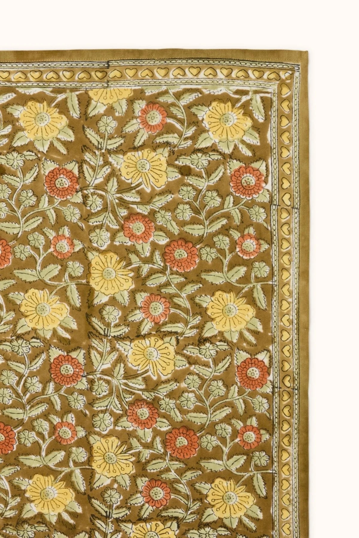 grand foulard coeur tapenade motif fleurs pour enfant et adulte de la marque Apaches