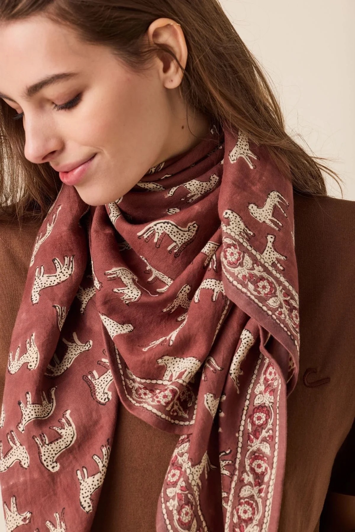 Accessoire mode enfant et adulte foulard Latika modele bengale chocolat 100 x 100 cm de la marque Apaches